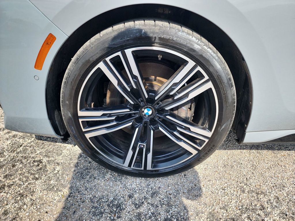Used 2023 BMW 740i w/ Executive Package image 10