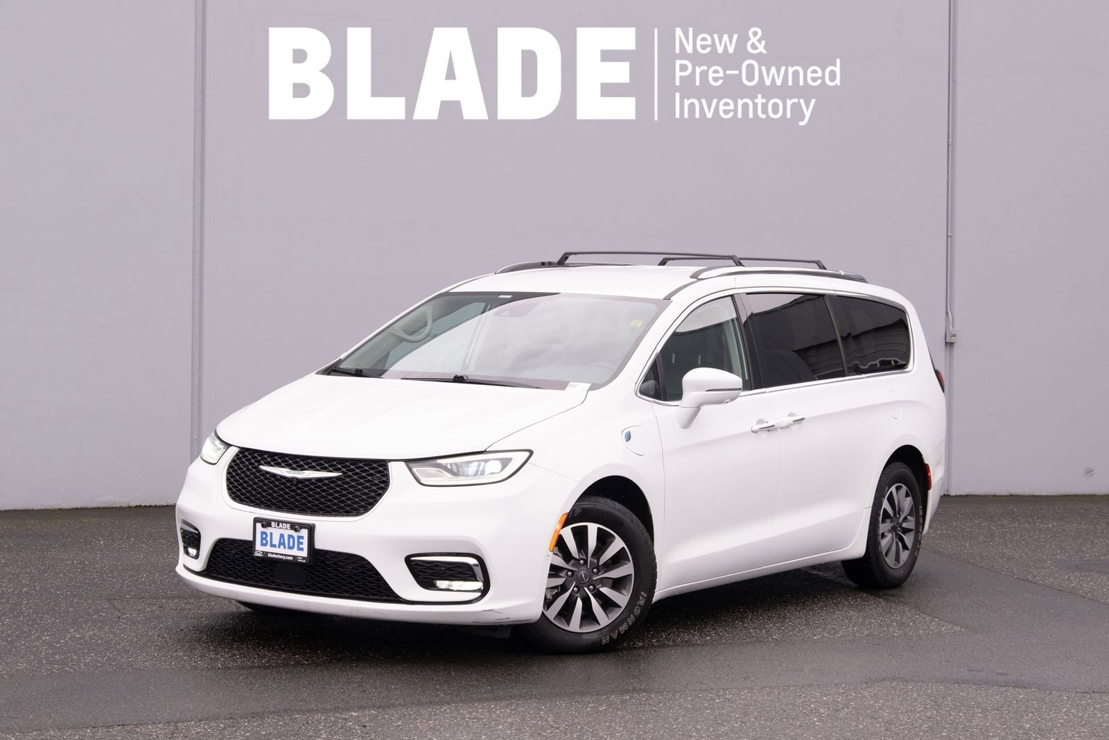 Used 2021 Chrysler Pacifica Touring-L FWD image 1