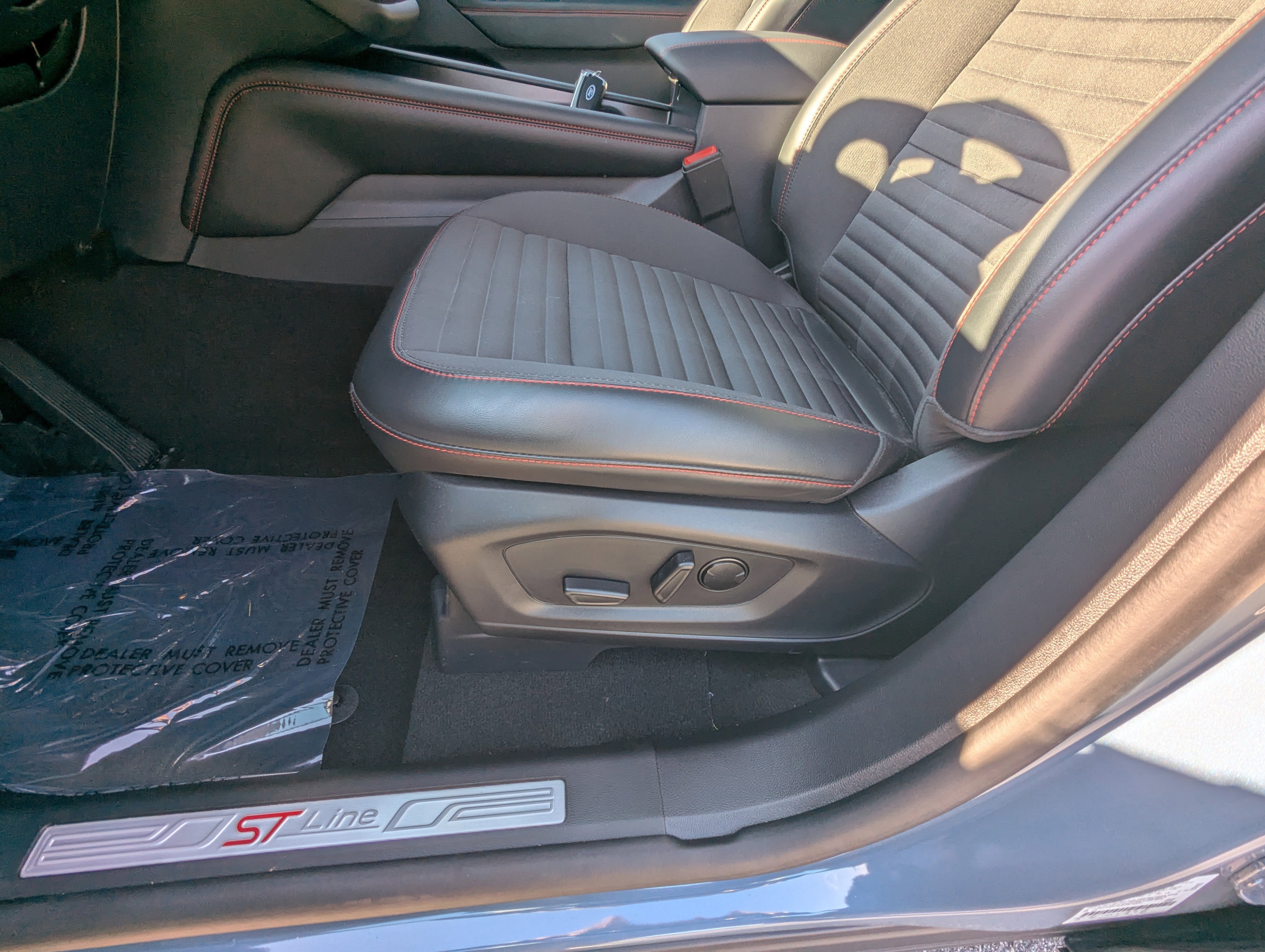 Used 2025 Ford Explorer ST-Line w/ Premium Package image 19