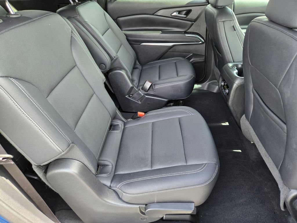 Used 2025 Chevrolet Traverse LT AWD/4WD image 19