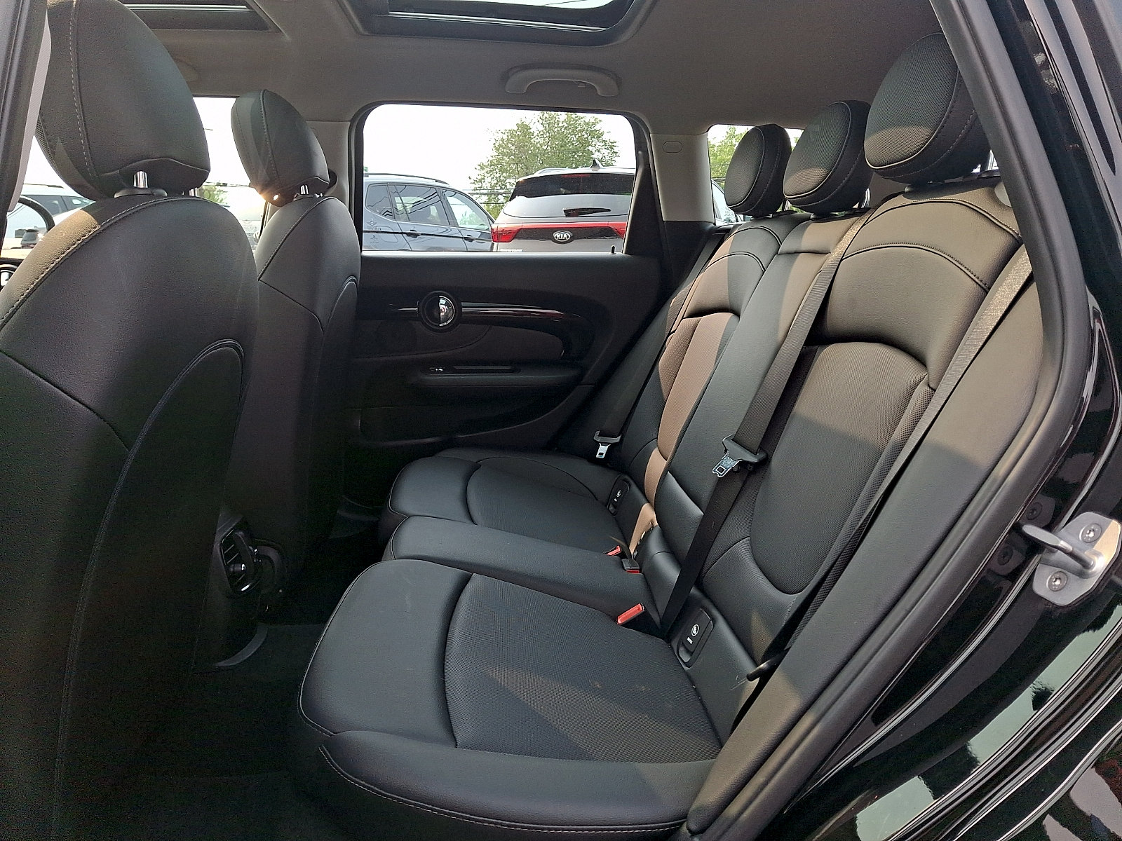 Used 2019 MINI Cooper Clubman ALL4 AWD/4WD image 11