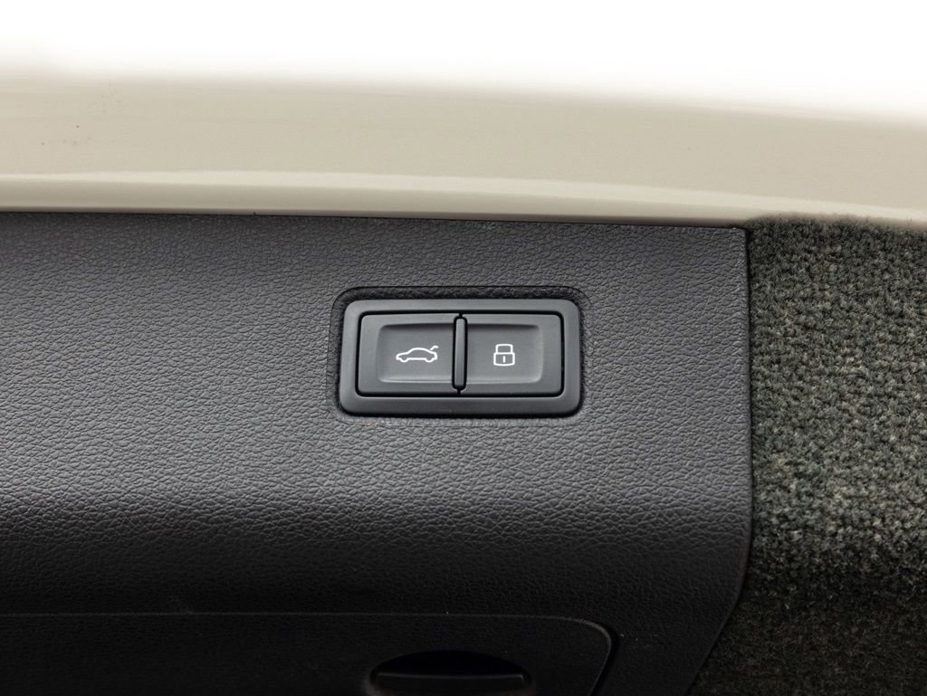 Used 2023 Bentley Bentayga Extended Wheelbase image 65