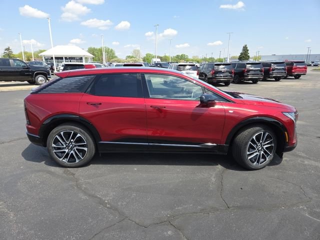 Used 2025 Cadillac Optiq Sport 2 w/ LPO, Floor Liner Package AWD/4WD image 23