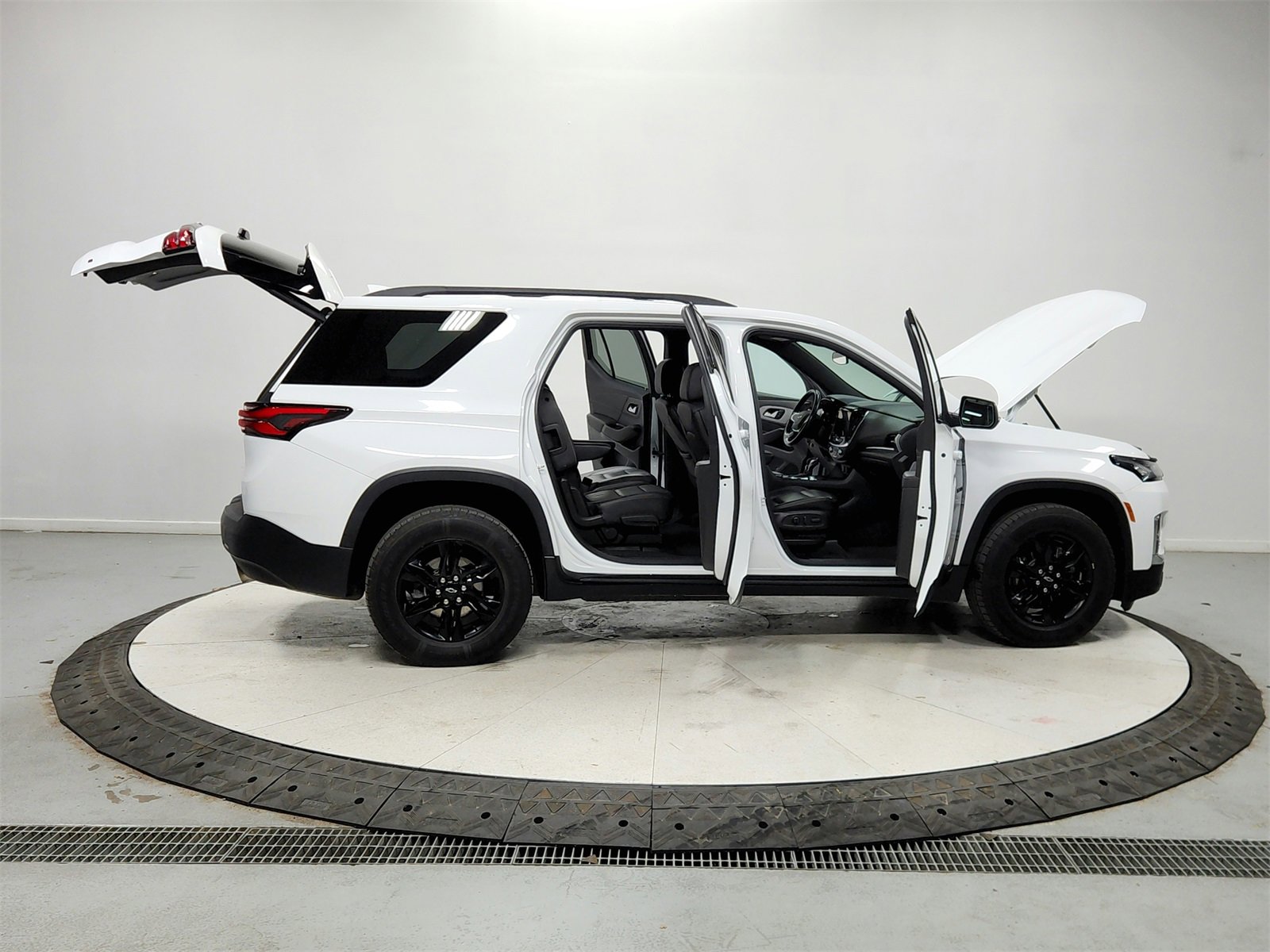 Used 2022 Chevrolet Traverse LT w/ Midnight/Sport Edition image 16