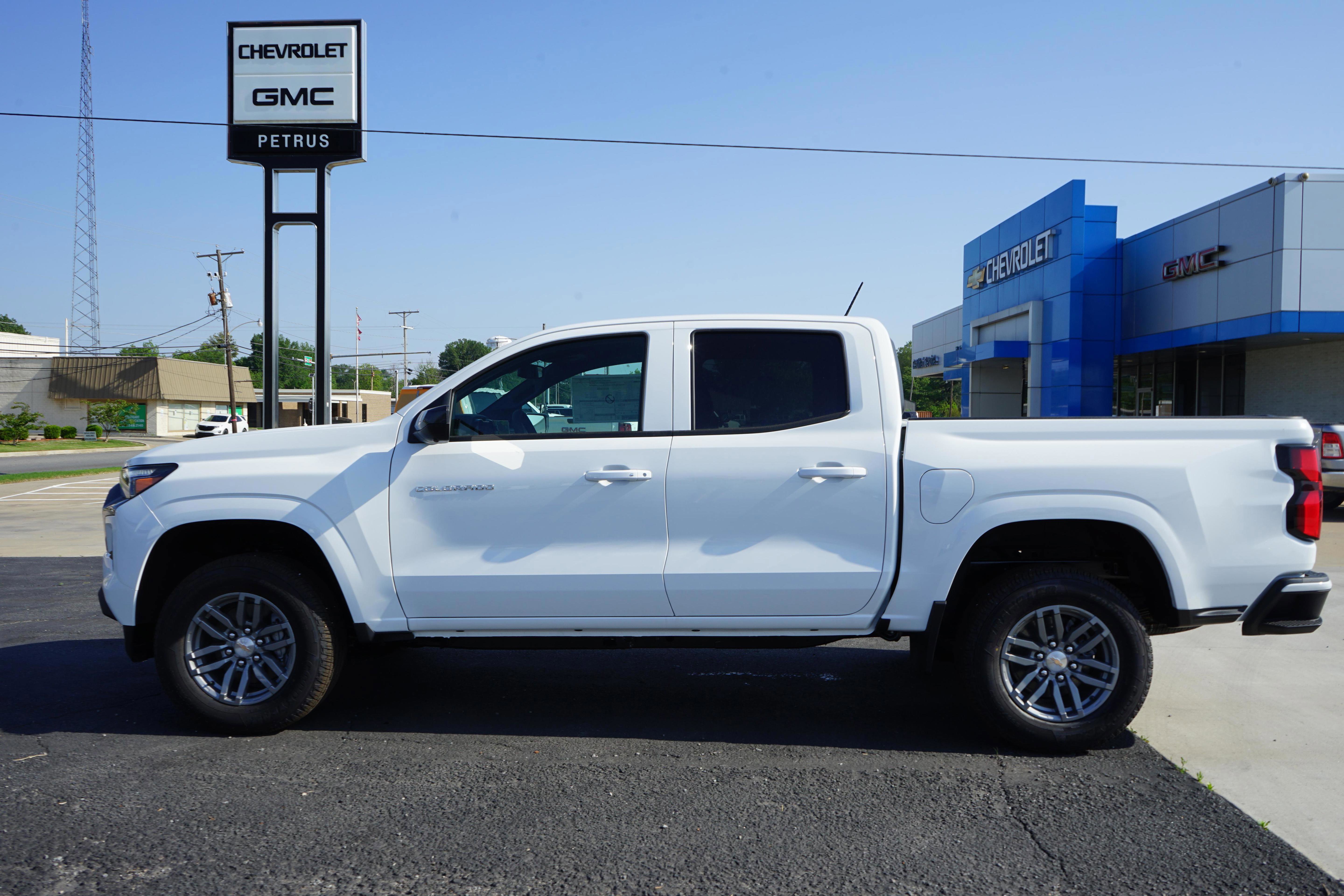 New 2025 Chevrolet Colorado LT w/ LT Convenience Package image 2