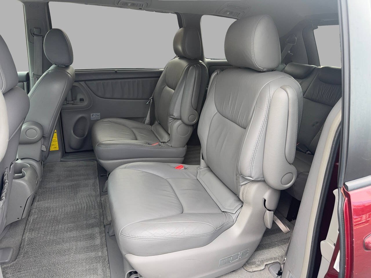 Used 2004 Toyota Sienna XLE w/ XLE Pkg 19 FWD image 17