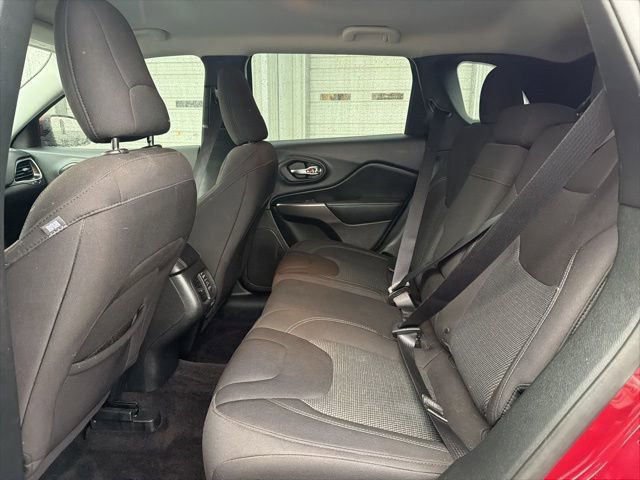 Used 2019 Jeep Cherokee Latitude w/ Popular Appearance Group image 18