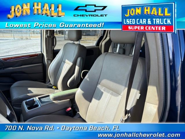 Used 2014 Chrysler Town & Country Touring image 21