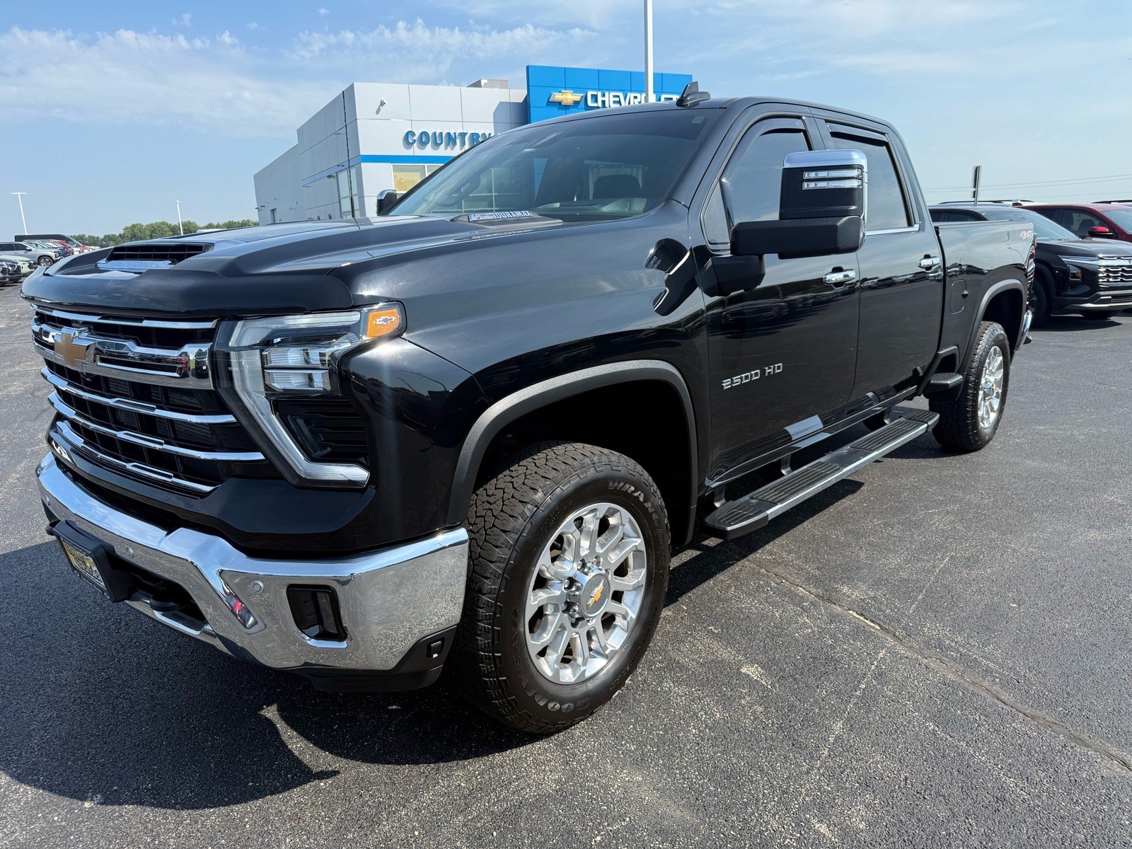 Used 2025 Chevrolet Silverado 2500 LTZ w/ LTZ Premium Package AWD/4WD image 9