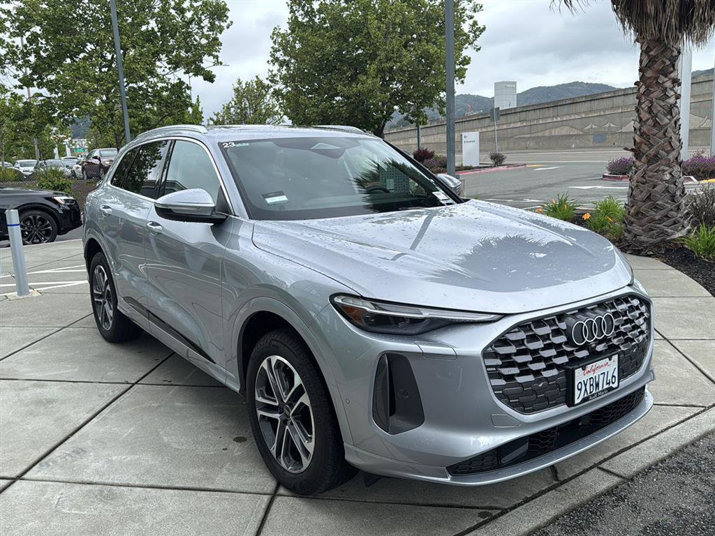Used 2025 Audi Q5 Premium Plus w/ Premium Plus image 4