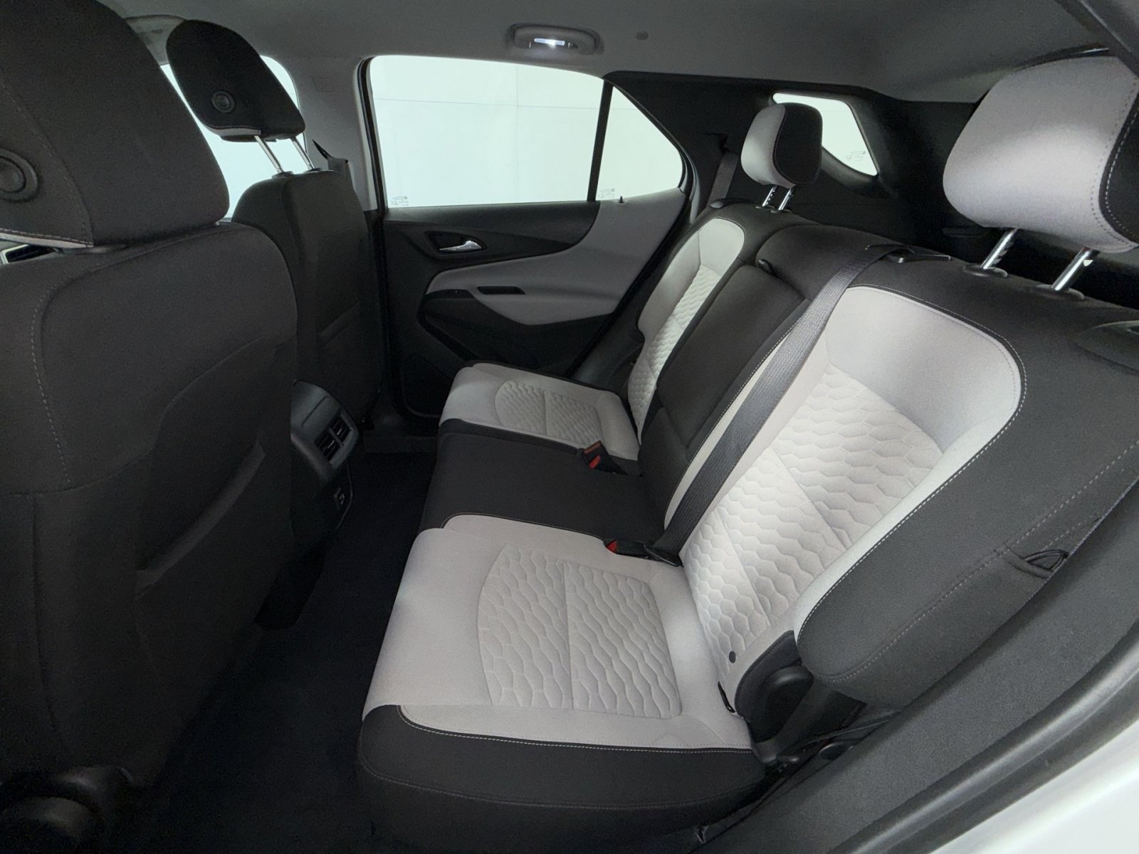 Used 2021 Chevrolet Equinox LS FWD image 24