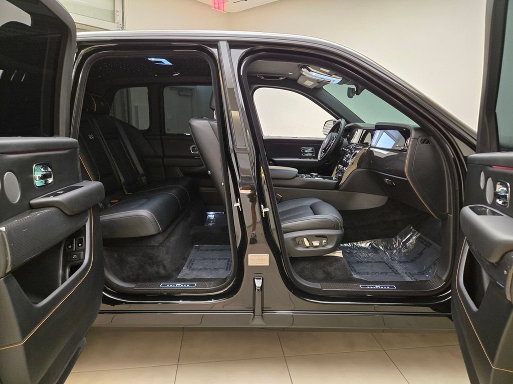 Certified 2025 Rolls-Royce Cullinan Black Badge AWD/4WD image 26