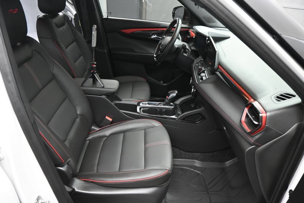 Used 2025 Chevrolet TrailBlazer RS w/ Driver Confidence Package FWD image 3
