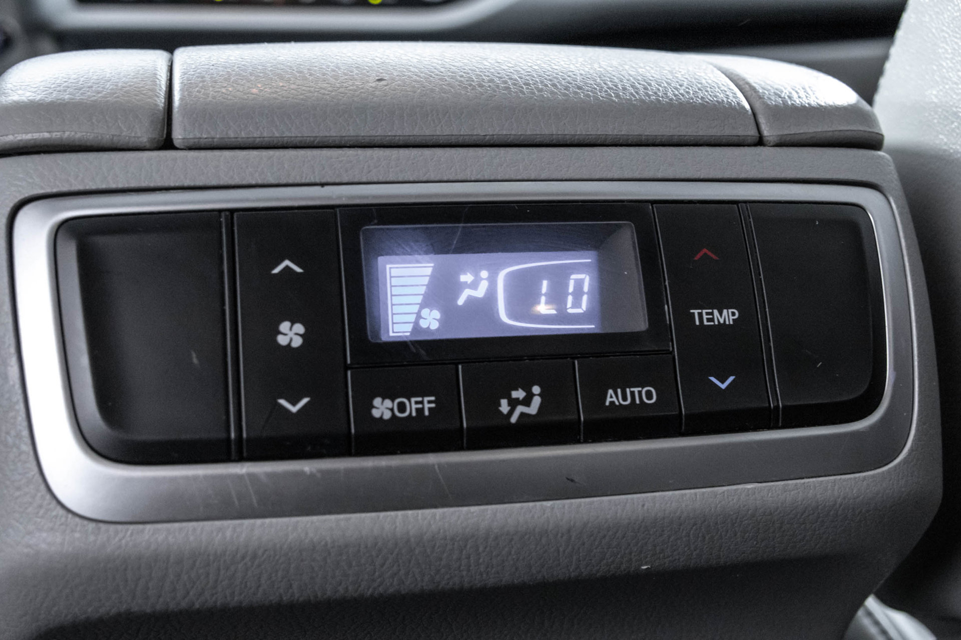 Used 2018 Toyota Highlander XLE AWD/4WD image 39
