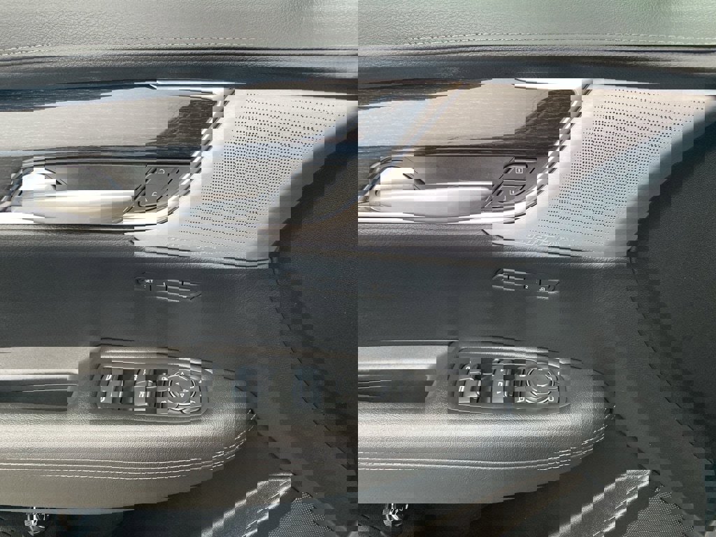 Used 2025 Cadillac XT5 Premium Luxury image 27