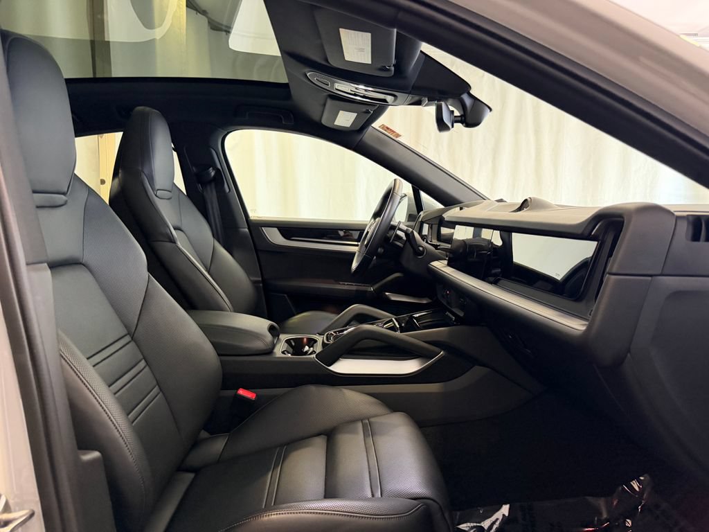 Certified 2024 Porsche Cayenne Coupe AWD/4WD image 16