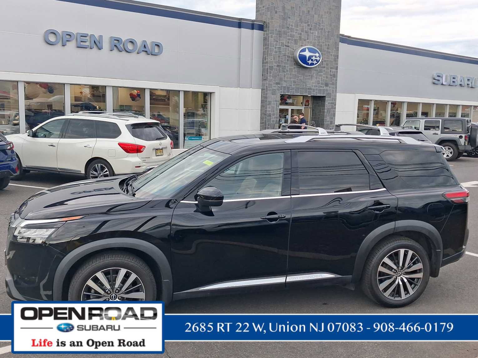 Used 2022 Nissan Pathfinder Platinum w/ Cargo Package AWD/4WD image 7