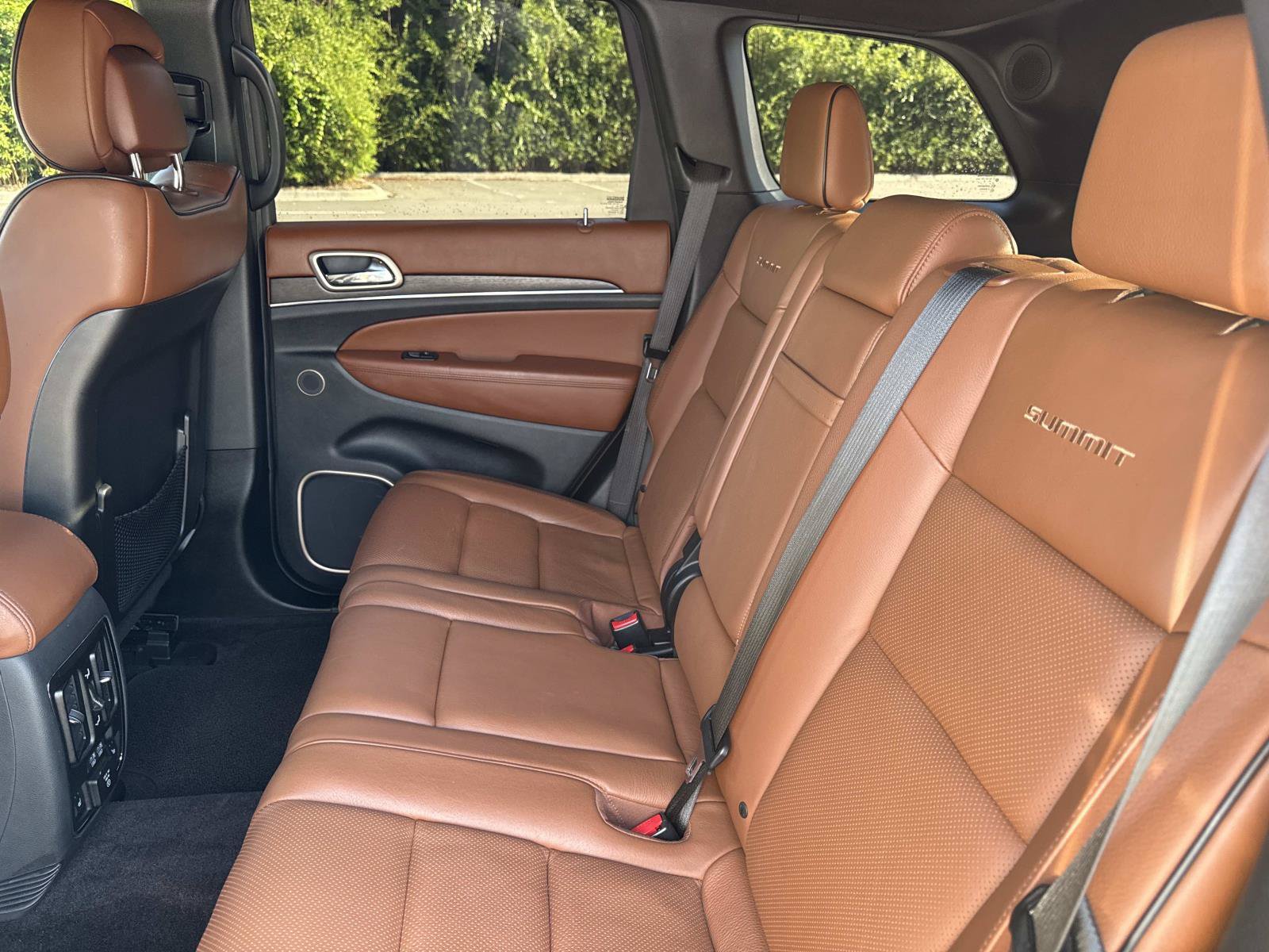 Used 2017 Jeep Grand Cherokee Summit AWD/4WD image 11