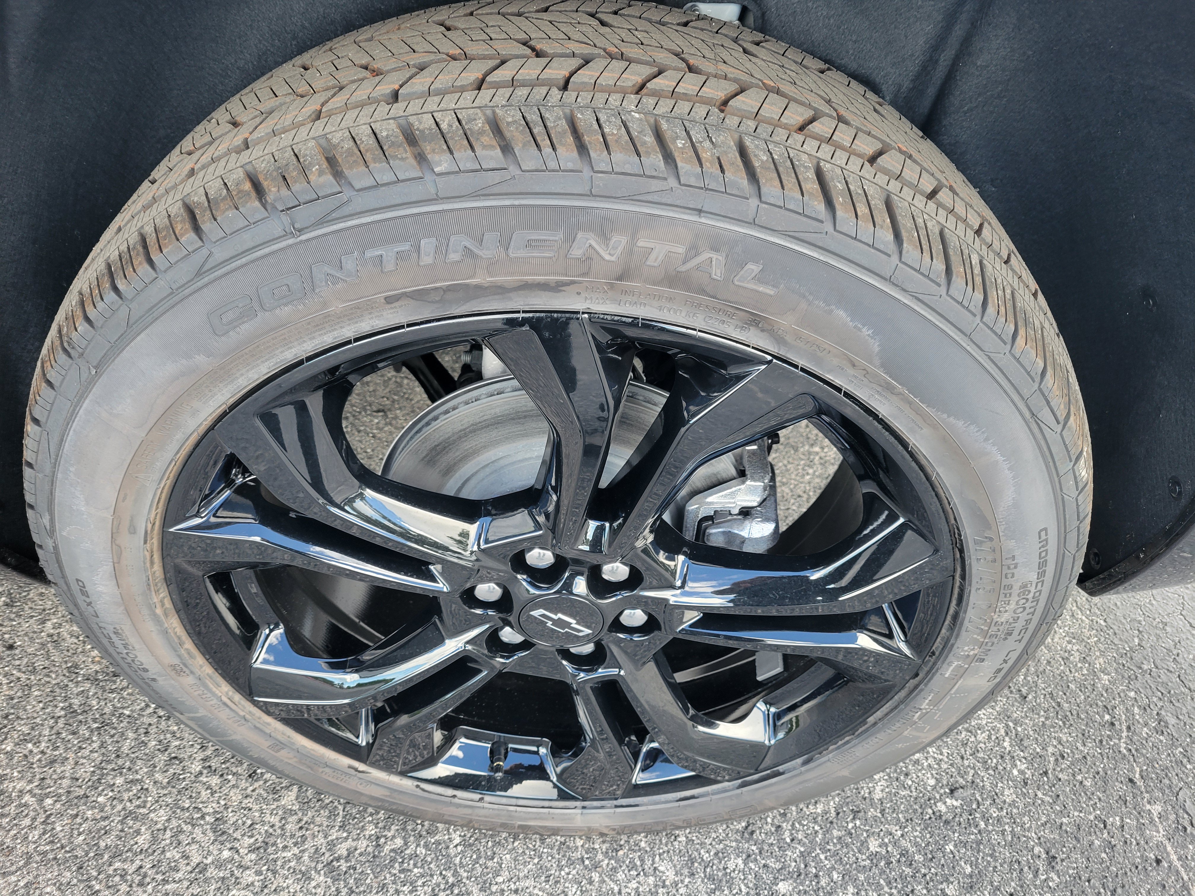 New 2027 Chevrolet Traverse RS w/ LPO, Floor Liner Package FWD image 40