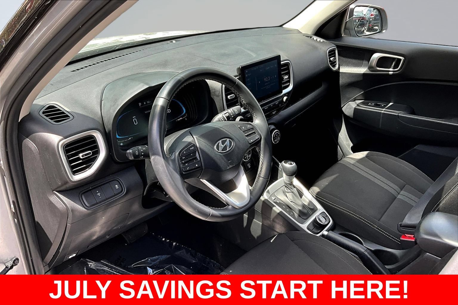 Used 2025 Hyundai Venue SEL FWD image 22