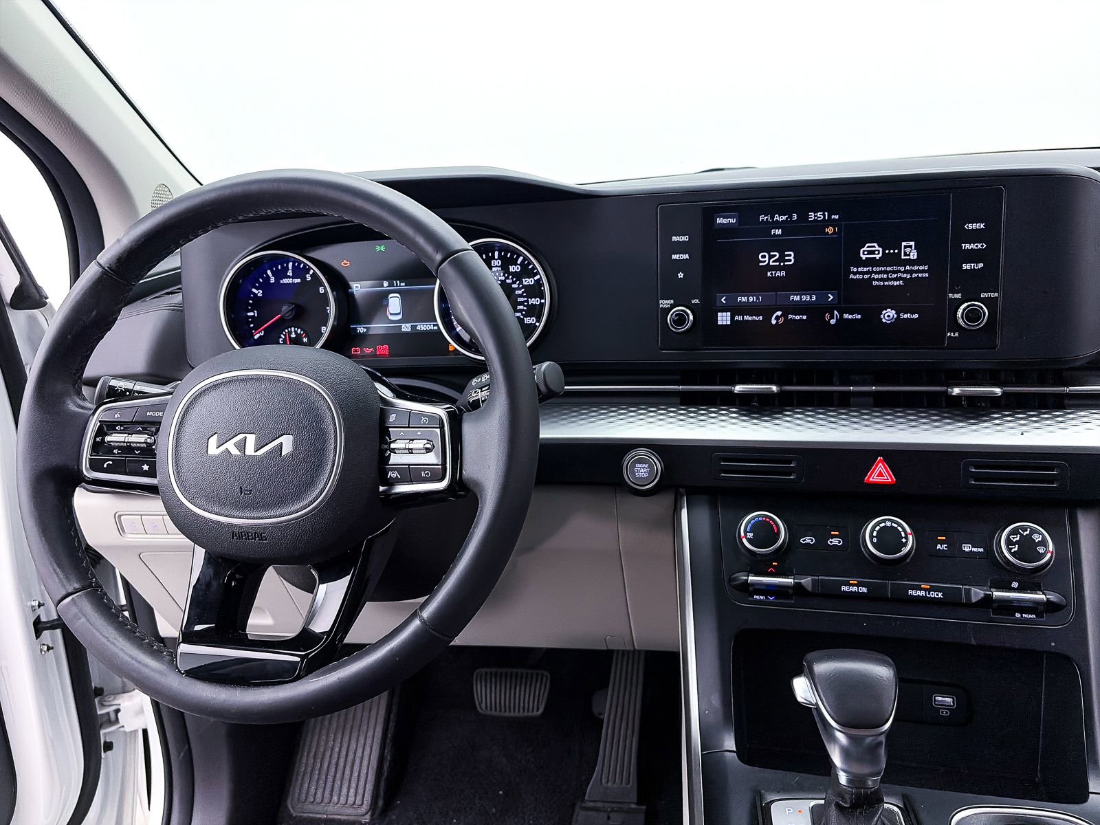 Used 2024 Kia Carnival LX image 3