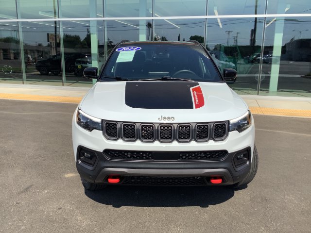 Used 2024 Jeep Compass Trailhawk w/ Trailhawk Elite Group AWD/4WD image 4
