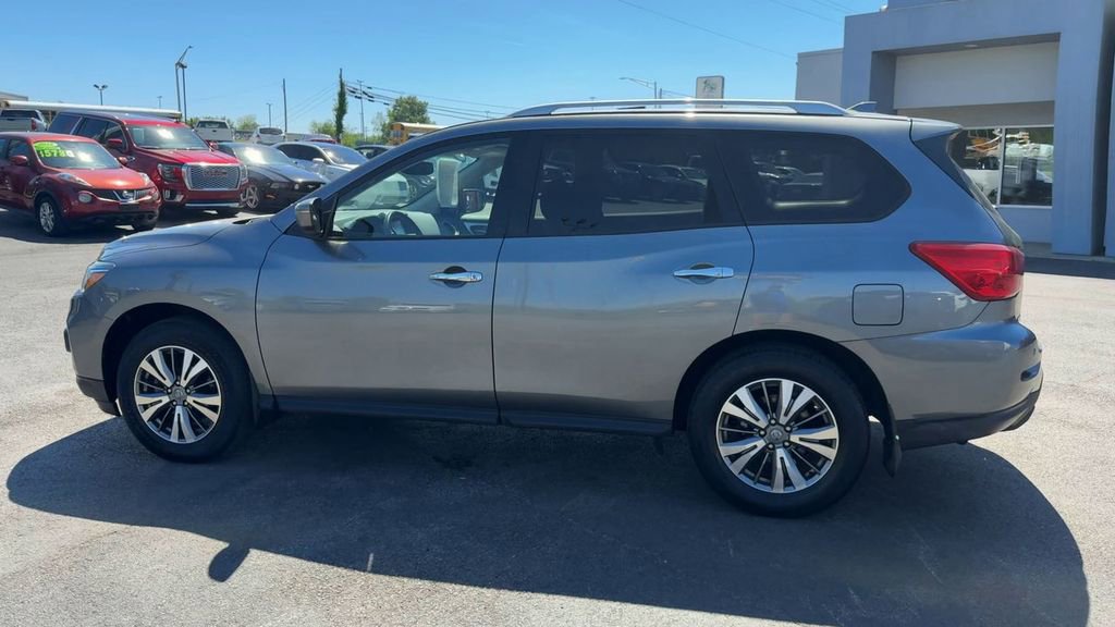 Used 2020 Nissan Pathfinder SV image 4