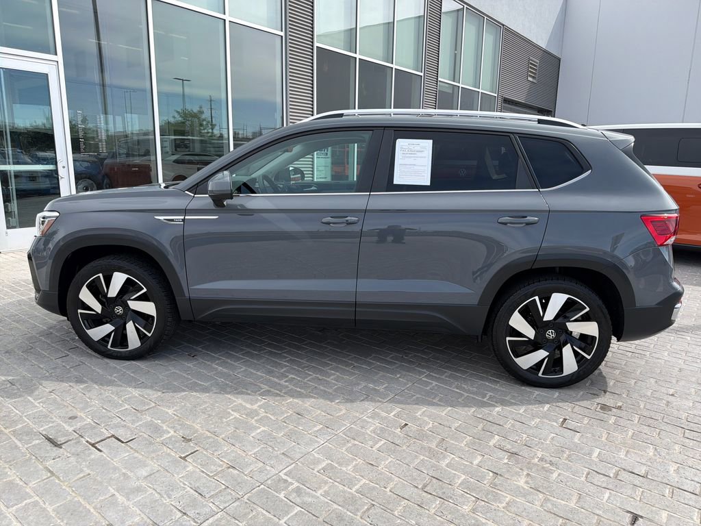 Certified 2024 Volkswagen Taos SEL AWD/4WD image 3