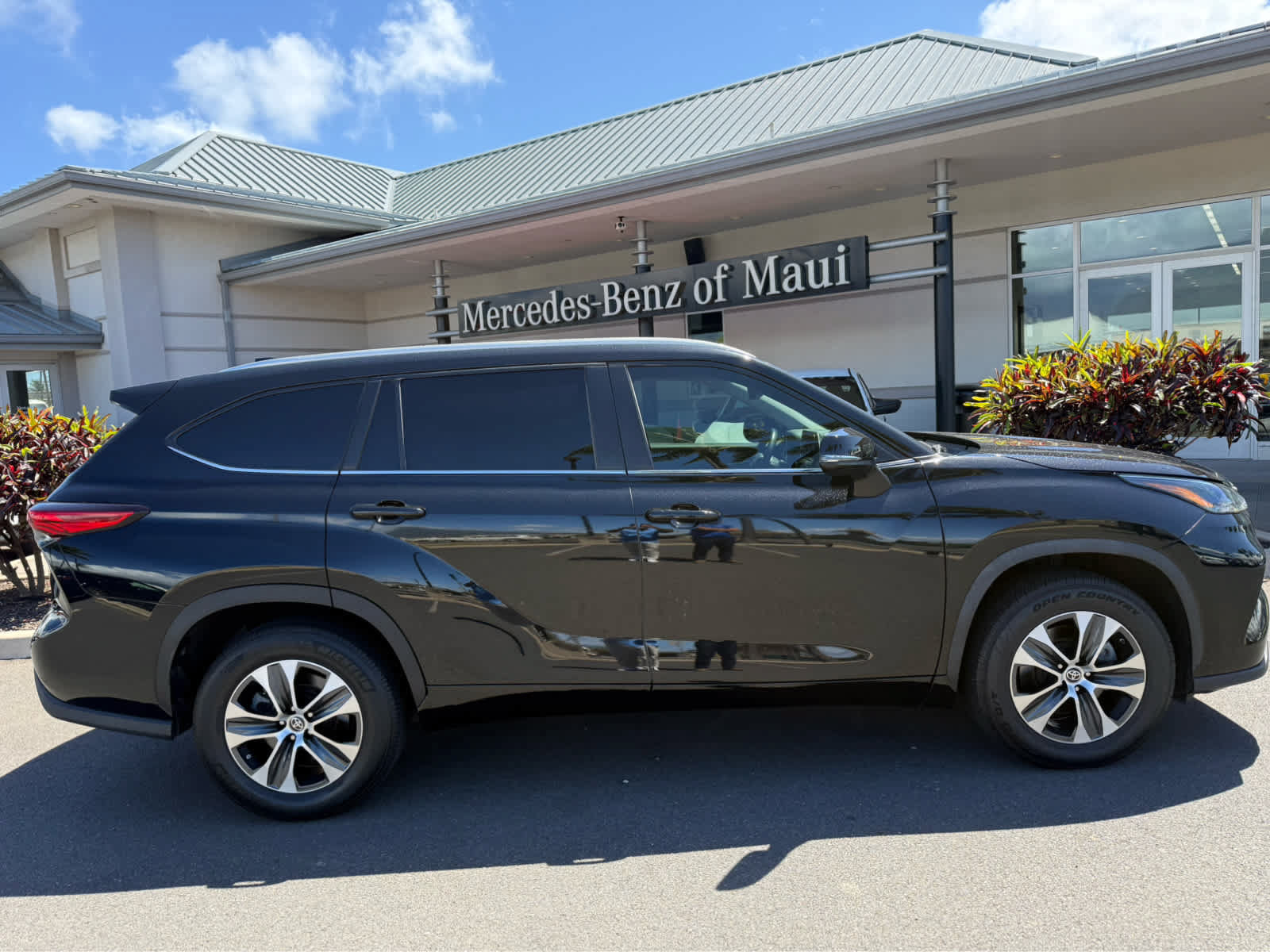 Used 2023 Toyota Highlander XLE FWD image 4