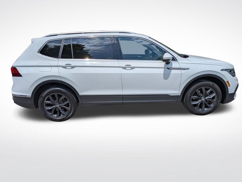 Used 2024 Volkswagen Tiguan SE AWD/4WD image 2