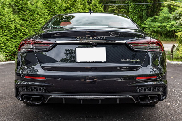 Used 2022 Maserati Quattroporte Trofeo RWD image 7