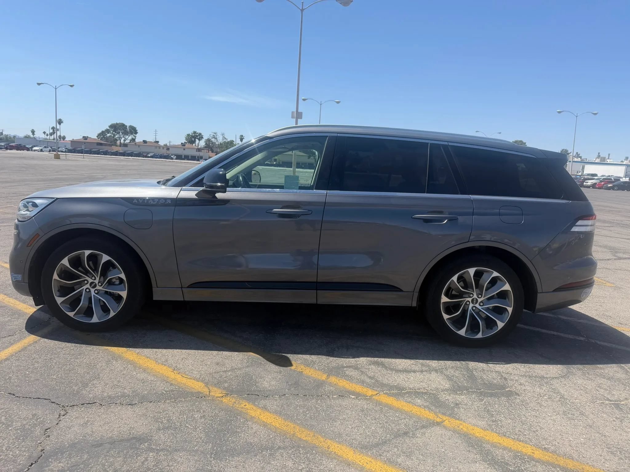 Used 2021 Lincoln Aviator Grand Touring AWD/4WD image 3