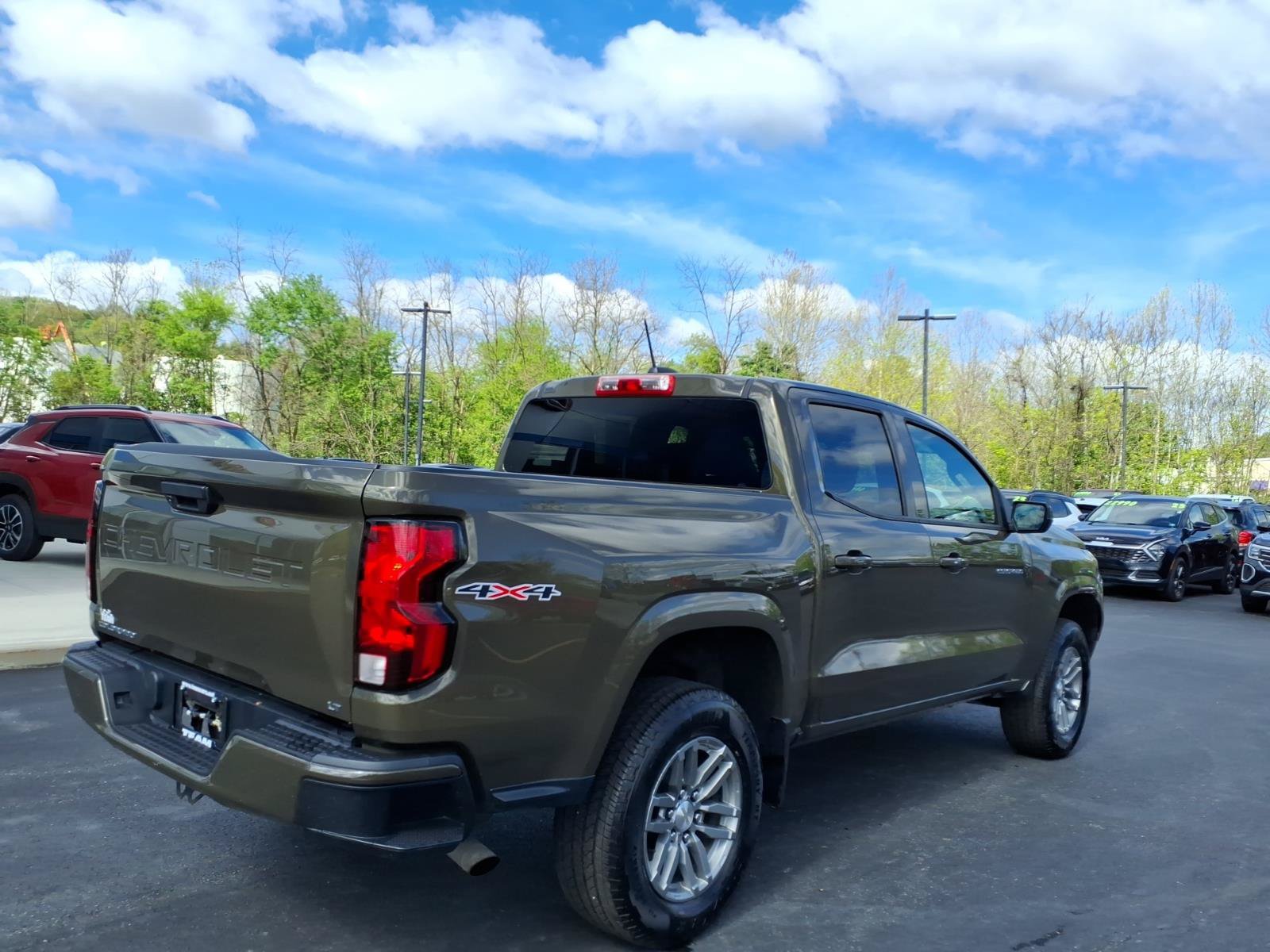 Used 2024 Chevrolet Colorado LT AWD/4WD image 7
