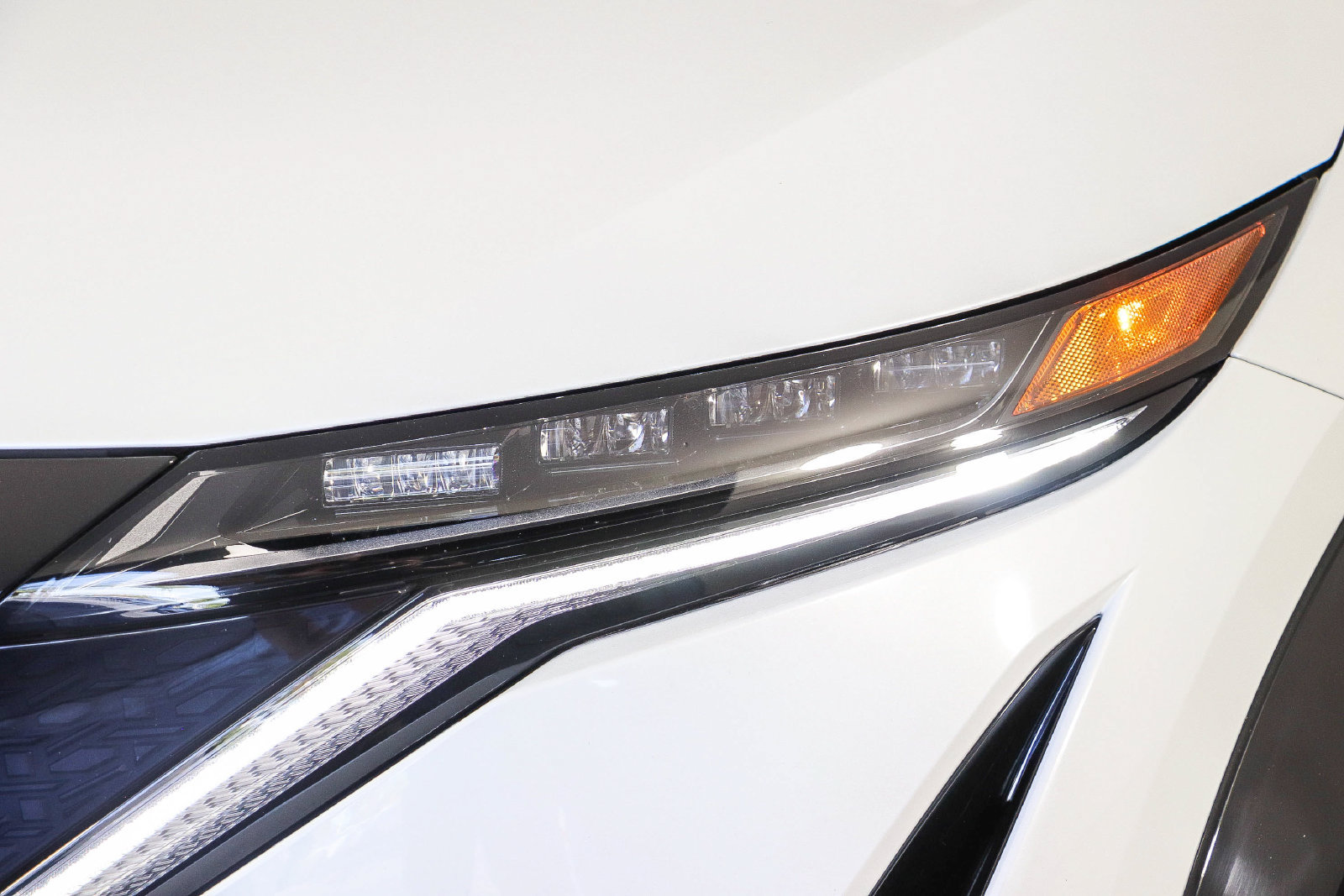 Used 2024 Nissan Ariya FWD image 4