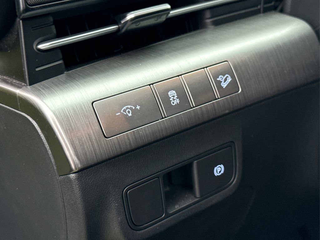 Used 2024 Hyundai Kona SEL image 32