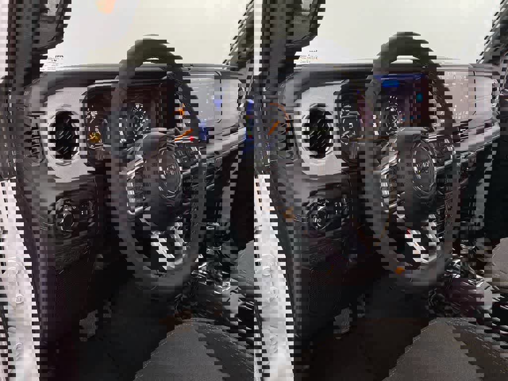 Used 2025 Jeep Wrangler Sahara image 2