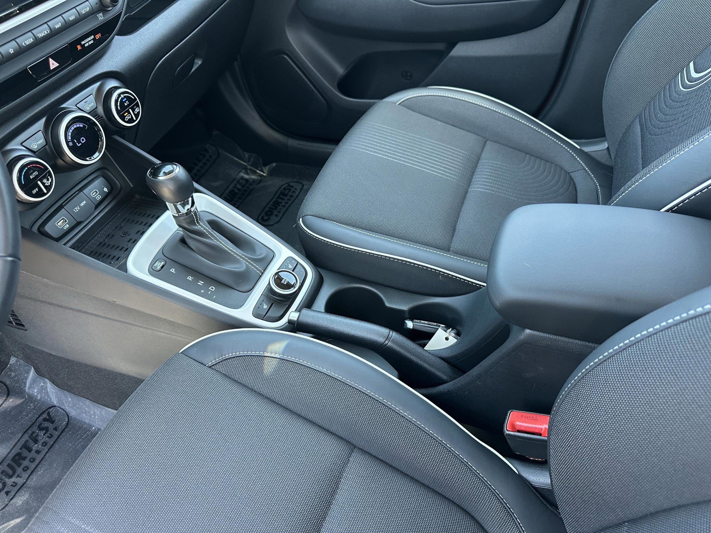 Certified 2024 Hyundai Venue Limited FWD image 20