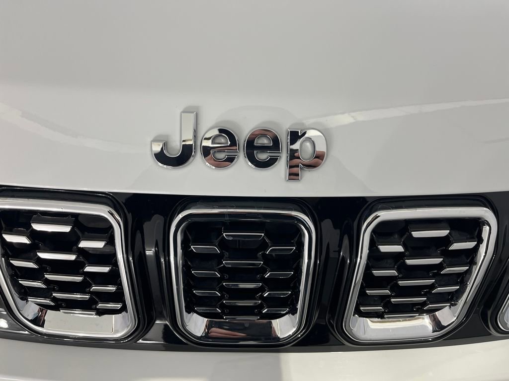 Used 2025 Jeep Compass Limited image 36