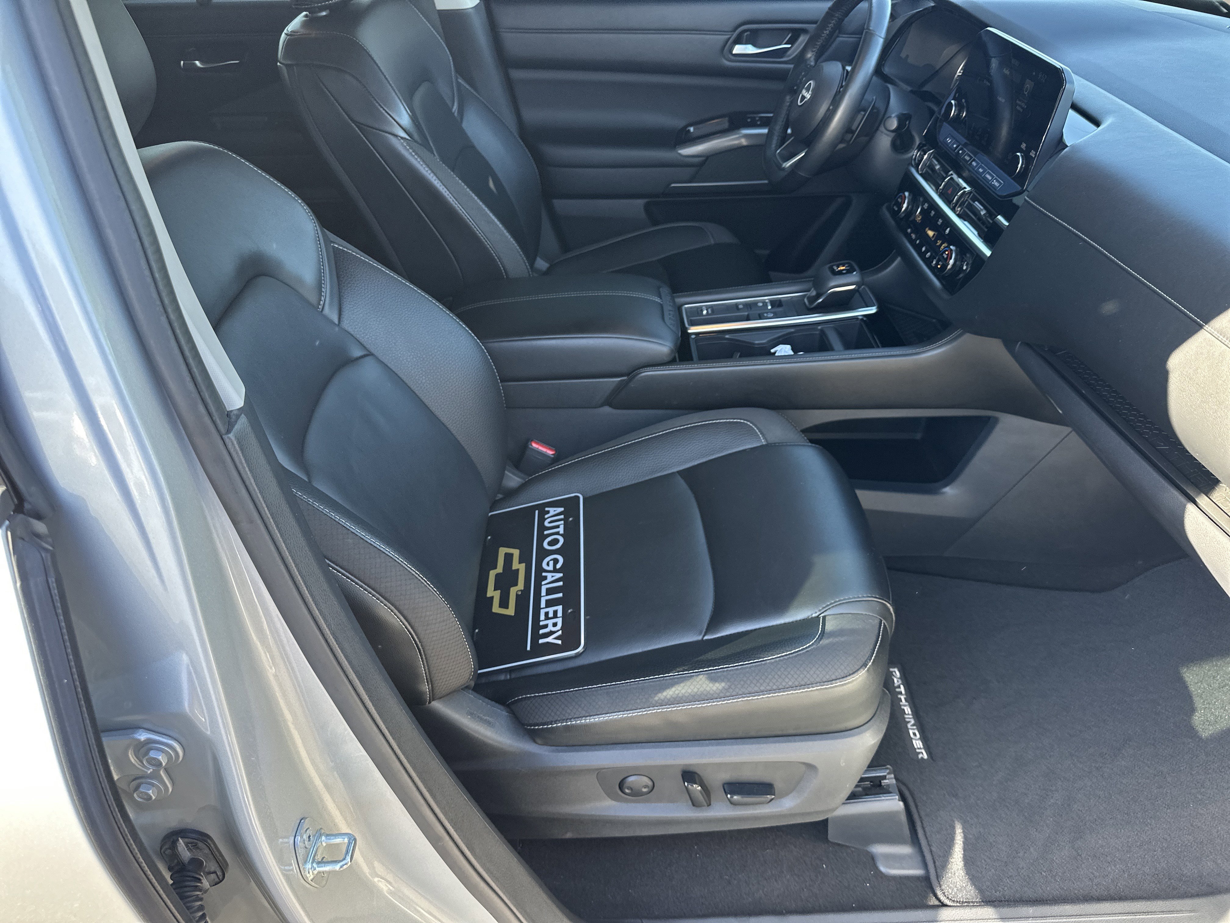 Used 2023 Nissan Pathfinder SL image 14