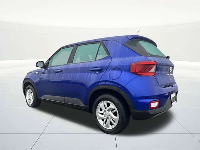 Certified 2025 Hyundai Venue SE image 3