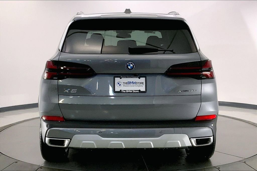 New 2026 BMW X5 xDrive50e w/ Executive Package image 3