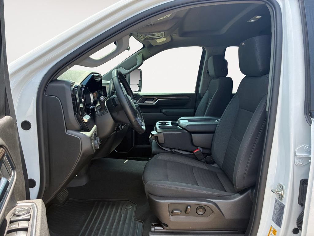 Used 2025 Chevrolet Silverado 2500 LT w/ Convenience Package AWD/4WD image 9