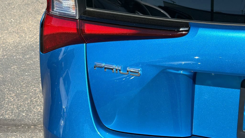 Used 2022 Toyota Prius L Eco FWD image 12