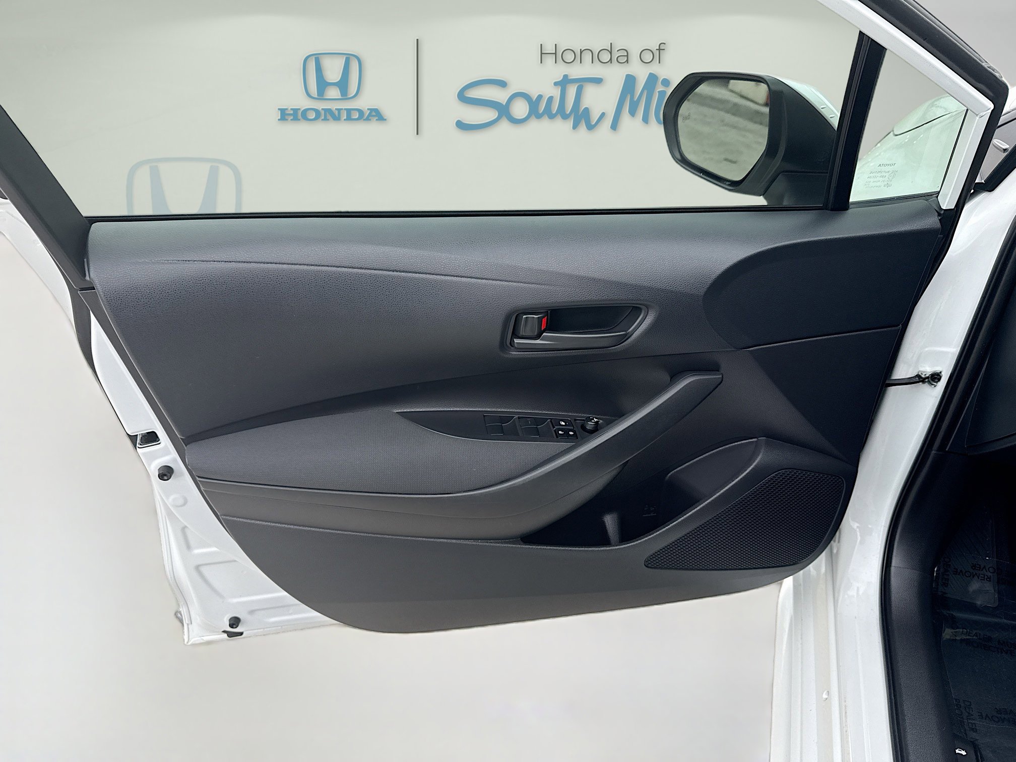 Used 2025 Toyota Corolla LE w/ Convenience Package image 19