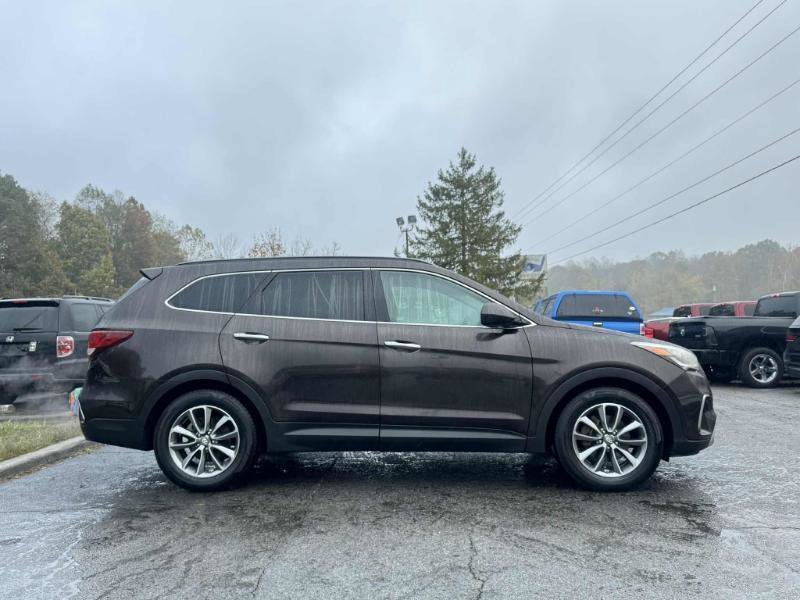 Used 2017 Hyundai Santa Fe SE AWD/4WD image 4