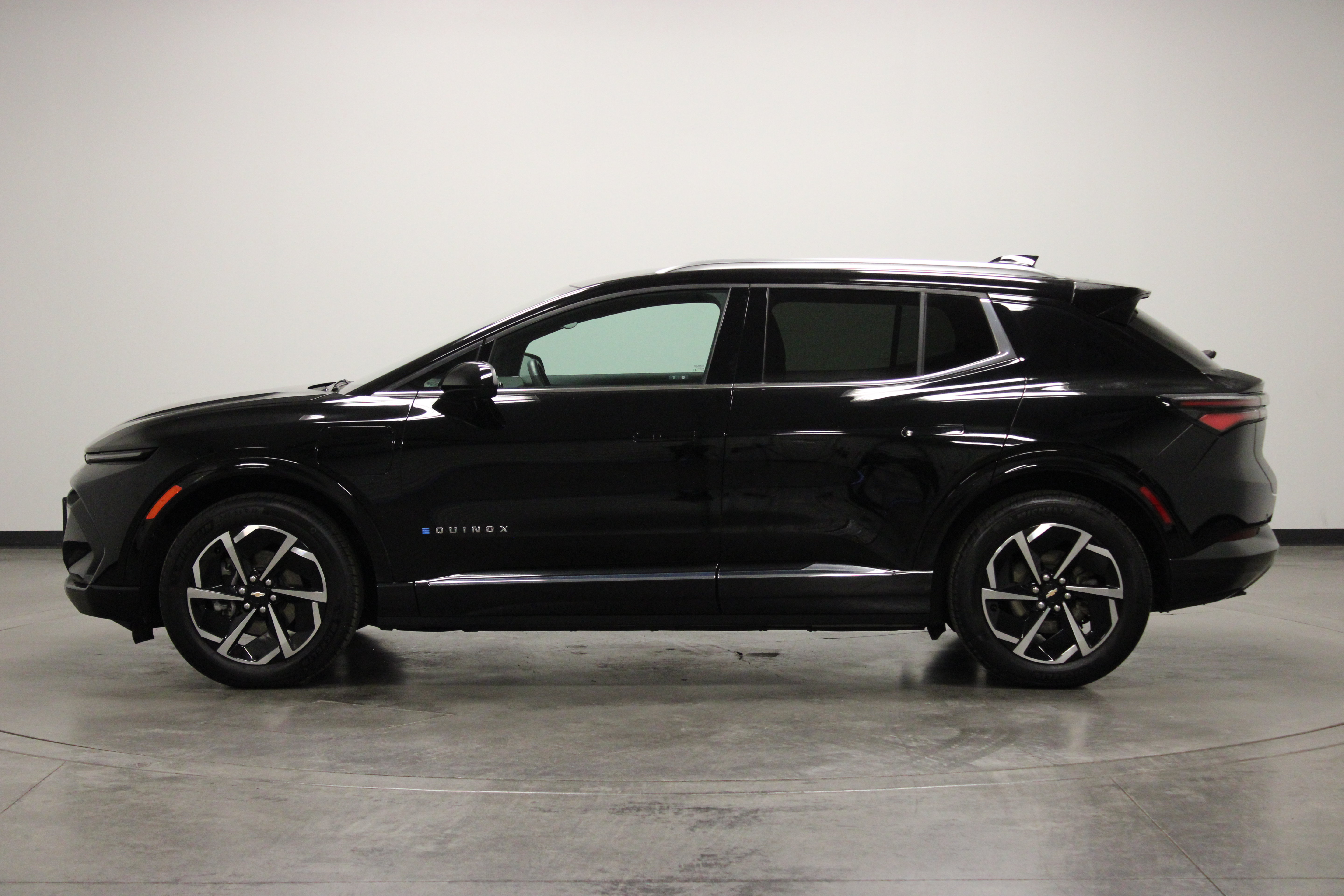 Used 2024 Chevrolet Equinox EV LT FWD image 5