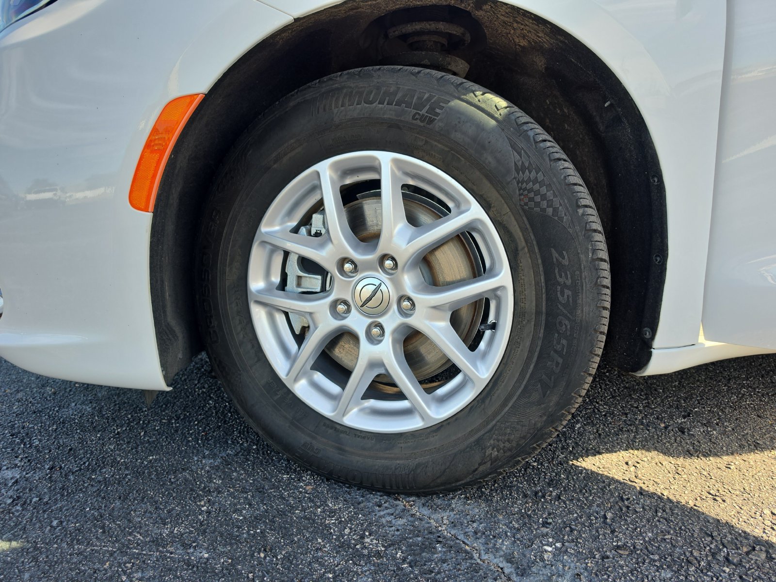 Used 2024 Chrysler Pacifica Touring-L FWD image 28