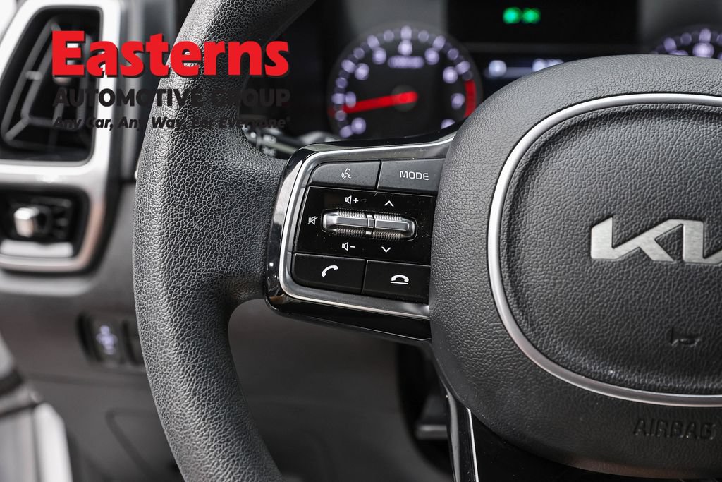 Used 2023 Kia Sorento LX FWD image 15