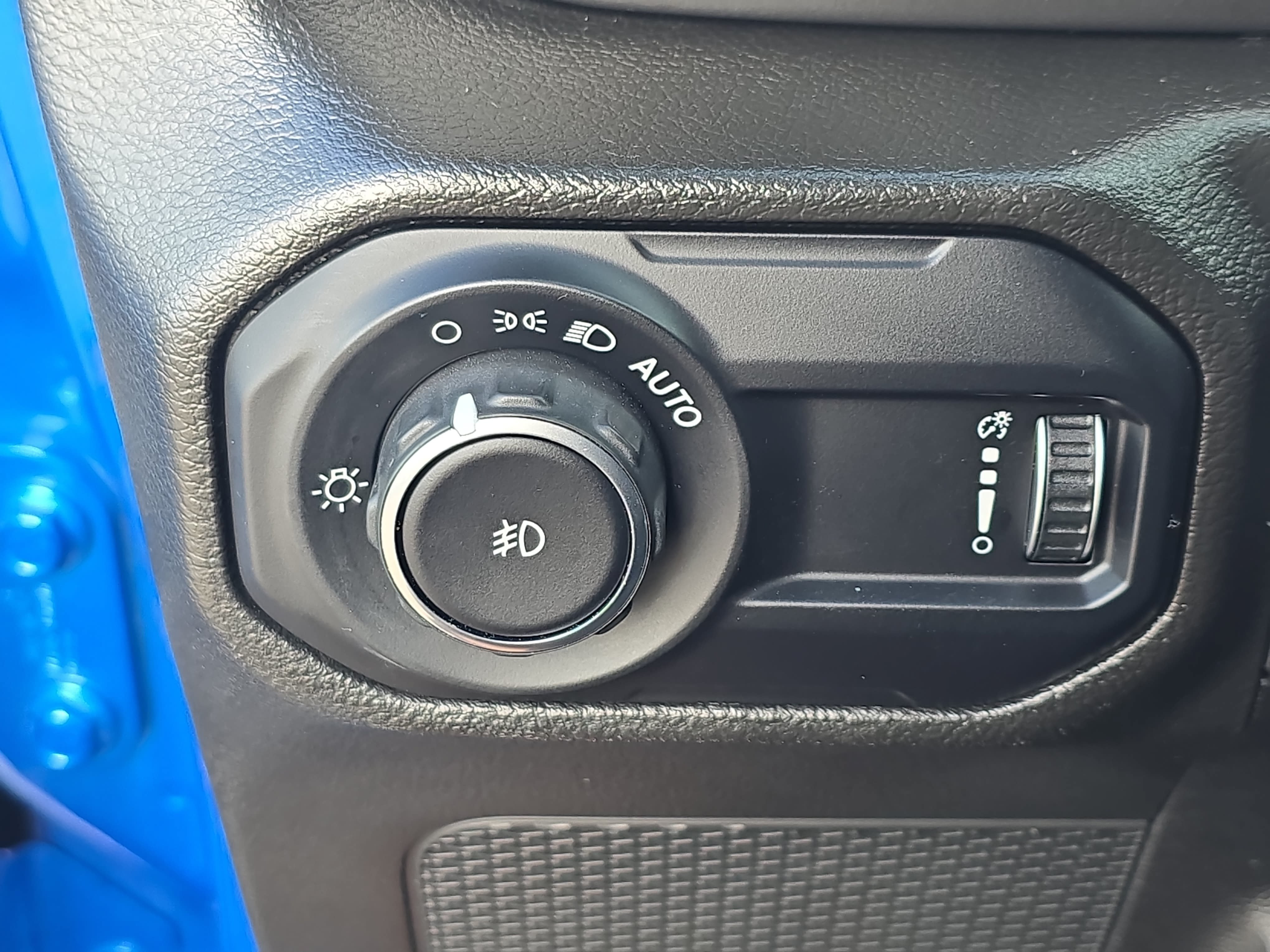 Used 2023 Jeep Wrangler Sport AWD/4WD image 25