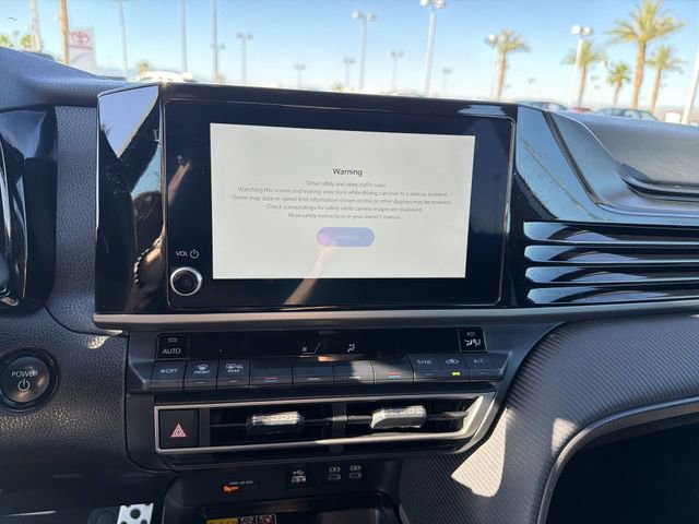 Used 2025 Toyota Camry SE FWD image 19